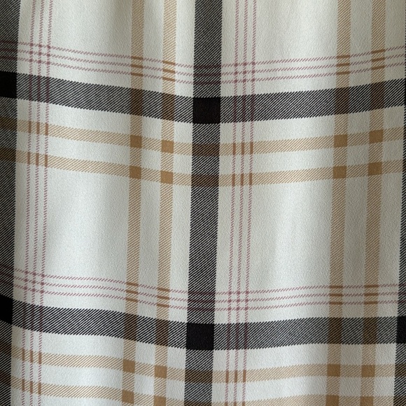 Ann Taylor Blouse with Ruffle Sleeves Size L - Like brand new!! No flaws! - Picture 4 of 12